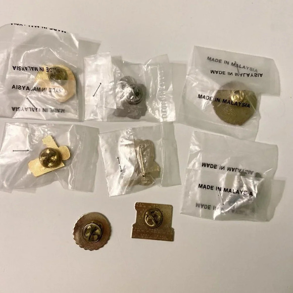 Vintage Hockey Beer Pins Skyhawks Beer Cap Ottawa Senators Montreal  Canadiens - Picture 2 of 10